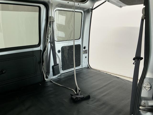 ハイゼットカーゴＤＸ　ＳＡIII　ワンオーナー　切替式４ＷＤ　ＥＴＣ　ラジオワンオーナー　切替式４ＷＤ　ラジオデッキ　ＥＴＣ　ＡＴ車　間仕切りカーテン　リアコーナーセンサー　オートハイビーム　ＬＥＤヘッドライト　フォグライト　ドアバイザー　横滑り防止装置　パワーウインドウ（兵庫県）の中古車