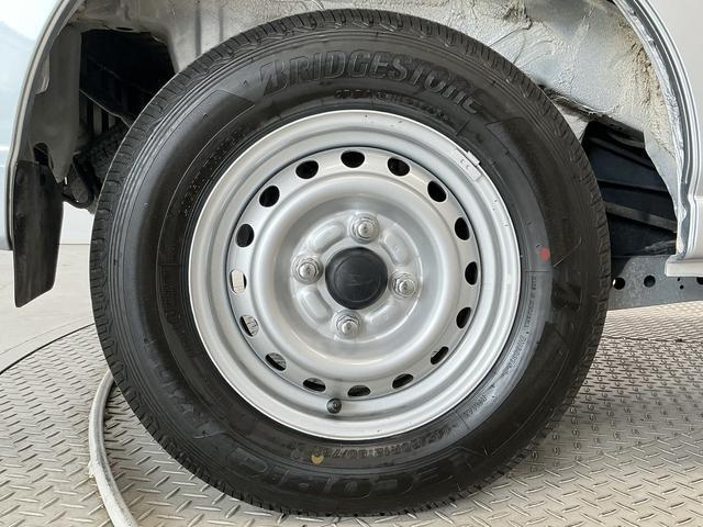 ハイゼットカーゴＤＸ　ＳＡIII　ワンオーナー　切替式４ＷＤ　ＥＴＣ　ラジオワンオーナー　切替式４ＷＤ　ラジオデッキ　ＥＴＣ　ＡＴ車　間仕切りカーテン　リアコーナーセンサー　オートハイビーム　ＬＥＤヘッドライト　フォグライト　ドアバイザー　横滑り防止装置　パワーウインドウ（兵庫県）の中古車