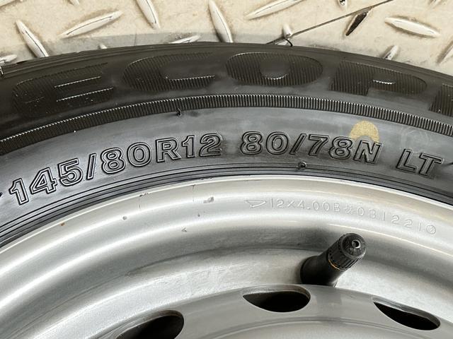 ハイゼットカーゴＤＸ　ＳＡIII　ワンオーナー　切替式４ＷＤ　ＥＴＣ　ラジオワンオーナー　切替式４ＷＤ　ラジオデッキ　ＥＴＣ　ＡＴ車　間仕切りカーテン　リアコーナーセンサー　オートハイビーム　ＬＥＤヘッドライト　フォグライト　ドアバイザー　横滑り防止装置　パワーウインドウ（兵庫県）の中古車