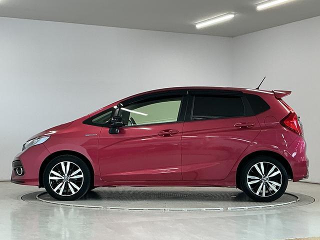 フィットハイブリッドＳ　ホンダセンシング　ＥＴＣ　バックカメラ　パドルシフト１年保証　衝突被害軽減ブレーキ　バックカメラ　ＥＴＣ　アダプティブクルーズコントロール　パドルシフト　ＣＤ　ＵＳＢ接続端子　ＬＥＤヘッドライト　アルミペダル　１６インチ純正アルミホイール（兵庫県）の中古車