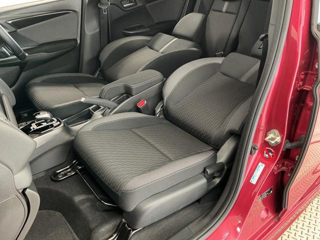 フィットハイブリッドＳ　ホンダセンシング　ＥＴＣ　バックカメラ　パドルシフト１年保証　衝突被害軽減ブレーキ　バックカメラ　ＥＴＣ　アダプティブクルーズコントロール　パドルシフト　ＣＤ　ＵＳＢ接続端子　ＬＥＤヘッドライト　アルミペダル　１６インチ純正アルミホイール（兵庫県）の中古車