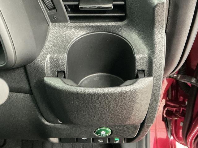 フィットハイブリッドＳ　ホンダセンシング　ＥＴＣ　バックカメラ　パドルシフト１年保証　衝突被害軽減ブレーキ　バックカメラ　ＥＴＣ　アダプティブクルーズコントロール　パドルシフト　ＣＤ　ＵＳＢ接続端子　ＬＥＤヘッドライト　アルミペダル　１６インチ純正アルミホイール（兵庫県）の中古車