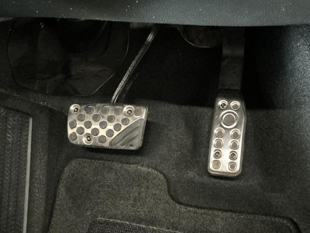 フィットハイブリッドＳ　ホンダセンシング　ＥＴＣ　バックカメラ　パドルシフト１年保証　衝突被害軽減ブレーキ　バックカメラ　ＥＴＣ　アダプティブクルーズコントロール　パドルシフト　ＣＤ　ＵＳＢ接続端子　ＬＥＤヘッドライト　アルミペダル　１６インチ純正アルミホイール（兵庫県）の中古車