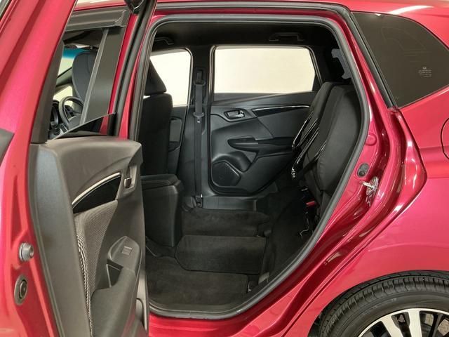 フィットハイブリッドＳ　ホンダセンシング　ＥＴＣ　バックカメラ　パドルシフト１年保証　衝突被害軽減ブレーキ　バックカメラ　ＥＴＣ　アダプティブクルーズコントロール　パドルシフト　ＣＤ　ＵＳＢ接続端子　ＬＥＤヘッドライト　アルミペダル　１６インチ純正アルミホイール（兵庫県）の中古車