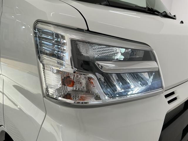 ハイゼットカーゴデラックスＳＡII　ナビ　バックカメラ　ＥＴＣ　ＵＳＢ接続ナビ　バックカメラ　ＥＴＣ　ＵＳＢ接続　リアコーナーセンサー　ＣＶＴ　ＤＶＤ　キーレスエントリー　ＬＥＤヘッドライト　オートハイビーム　ドアバイザー　横滑り防止装置　アイドリングストップ　オートライト（兵庫県）の中古車