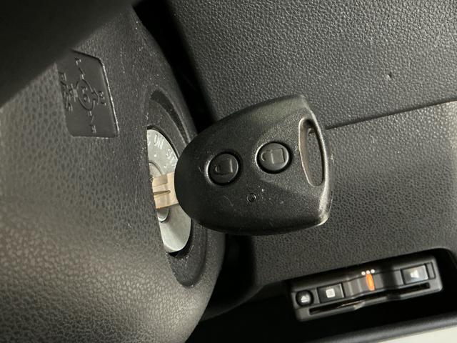 ハイゼットカーゴデラックスＳＡII　ナビ　バックカメラ　ＥＴＣ　ＵＳＢ接続ナビ　バックカメラ　ＥＴＣ　ＵＳＢ接続　リアコーナーセンサー　ＣＶＴ　ＤＶＤ　キーレスエントリー　ＬＥＤヘッドライト　オートハイビーム　ドアバイザー　横滑り防止装置　アイドリングストップ　オートライト（兵庫県）の中古車