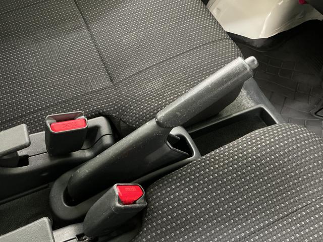 ハイゼットカーゴデラックスＳＡII　ナビ　バックカメラ　ＥＴＣ　ＵＳＢ接続ナビ　バックカメラ　ＥＴＣ　ＵＳＢ接続　リアコーナーセンサー　ＣＶＴ　ＤＶＤ　キーレスエントリー　ＬＥＤヘッドライト　オートハイビーム　ドアバイザー　横滑り防止装置　アイドリングストップ　オートライト（兵庫県）の中古車