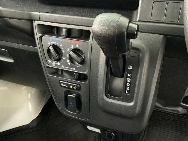 ハイゼットカーゴデラックスＳＡII　ナビ　バックカメラ　ＥＴＣ　ＵＳＢ接続ナビ　バックカメラ　ＥＴＣ　ＵＳＢ接続　リアコーナーセンサー　ＣＶＴ　ＤＶＤ　キーレスエントリー　ＬＥＤヘッドライト　オートハイビーム　ドアバイザー　横滑り防止装置　アイドリングストップ　オートライト（兵庫県）の中古車