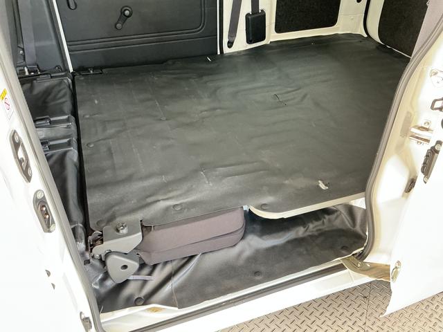 ハイゼットカーゴデラックスＳＡII　ナビ　バックカメラ　ＥＴＣ　ＵＳＢ接続ナビ　バックカメラ　ＥＴＣ　ＵＳＢ接続　リアコーナーセンサー　ＣＶＴ　ＤＶＤ　キーレスエントリー　ＬＥＤヘッドライト　オートハイビーム　ドアバイザー　横滑り防止装置　アイドリングストップ　オートライト（兵庫県）の中古車
