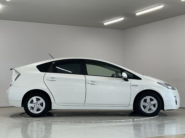 プリウスＳ　ＬＥＤエディション　禁煙　ワンオーナー　ナビＴＶ　ＥＴＣ１年保証　禁煙車　ワンオーナー　ナビＴＶ　ＥＴＣ　バックカメラ　コーナーポール　ＬＥＤヘッドライト　プッシュスタート　ヘッドライトウォッシャー　オートエアコン　ドアバイザー　１５インチアルミホイール（兵庫県）の中古車