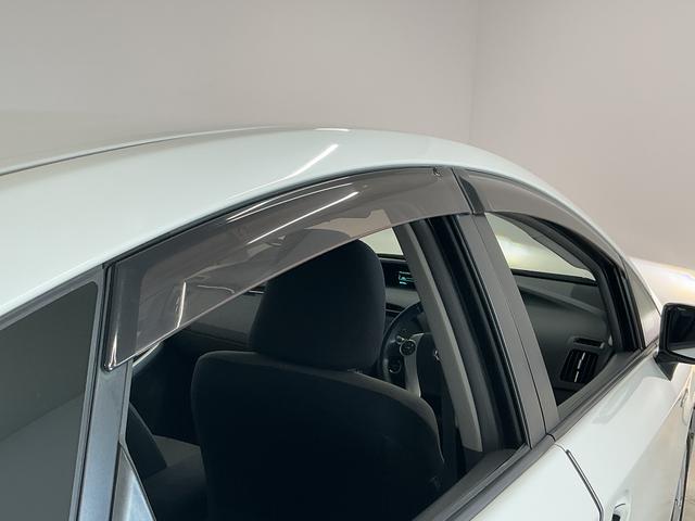 プリウスＳ　ＬＥＤエディション　禁煙　ワンオーナー　ナビＴＶ　ＥＴＣ１年保証　禁煙車　ワンオーナー　ナビＴＶ　ＥＴＣ　バックカメラ　コーナーポール　ＬＥＤヘッドライト　プッシュスタート　ヘッドライトウォッシャー　オートエアコン　ドアバイザー　１５インチアルミホイール（兵庫県）の中古車