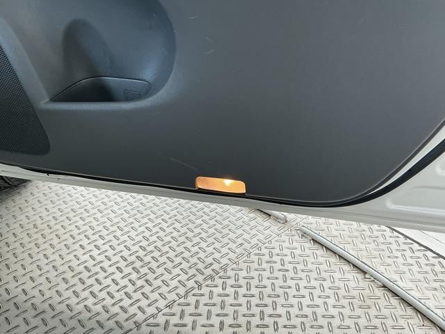プリウスＳ　ＬＥＤエディション　禁煙　ワンオーナー　ナビＴＶ　ＥＴＣ１年保証　禁煙車　ワンオーナー　ナビＴＶ　ＥＴＣ　バックカメラ　コーナーポール　ＬＥＤヘッドライト　プッシュスタート　ヘッドライトウォッシャー　オートエアコン　ドアバイザー　１５インチアルミホイール（兵庫県）の中古車