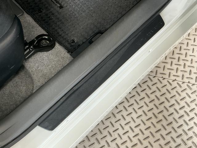プリウスＳ　ＬＥＤエディション　禁煙　ワンオーナー　ナビＴＶ　ＥＴＣ１年保証　禁煙車　ワンオーナー　ナビＴＶ　ＥＴＣ　バックカメラ　コーナーポール　ＬＥＤヘッドライト　プッシュスタート　ヘッドライトウォッシャー　オートエアコン　ドアバイザー　１５インチアルミホイール（兵庫県）の中古車