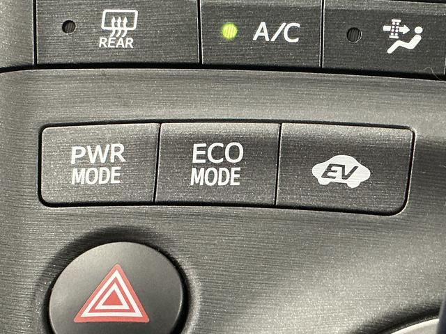 プリウスＳ　ＬＥＤエディション　禁煙　ワンオーナー　ナビＴＶ　ＥＴＣ１年保証　禁煙車　ワンオーナー　ナビＴＶ　ＥＴＣ　バックカメラ　コーナーポール　ＬＥＤヘッドライト　プッシュスタート　ヘッドライトウォッシャー　オートエアコン　ドアバイザー　１５インチアルミホイール（兵庫県）の中古車
