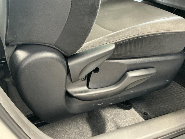 プリウスＳ　ＬＥＤエディション　禁煙　ワンオーナー　ナビＴＶ　ＥＴＣ１年保証　禁煙車　ワンオーナー　ナビＴＶ　ＥＴＣ　バックカメラ　コーナーポール　ＬＥＤヘッドライト　プッシュスタート　ヘッドライトウォッシャー　オートエアコン　ドアバイザー　１５インチアルミホイール（兵庫県）の中古車