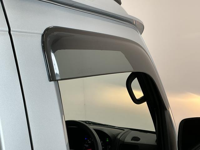 ハイゼットカーゴＤＸ　ＣＶＴ　雹害車両　ワンオーナー　前後コーナーセンサー雹害車両　１年保証　前後コーナーセンサー　ＣＶＴ車　ワンオーナー　オートハイビーム　アイドリングストップ　キーレスエントリー　横滑り防止装置　オートライト　ドアバイザー　ヘッドライトレベライザー（兵庫県）の中古車