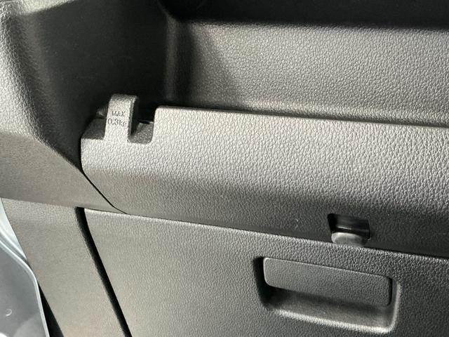 ハイゼットカーゴＤＸ　ＣＶＴ　雹害車両　ワンオーナー　前後コーナーセンサー雹害車両　１年保証　前後コーナーセンサー　ＣＶＴ車　ワンオーナー　オートハイビーム　アイドリングストップ　キーレスエントリー　横滑り防止装置　オートライト　ドアバイザー　ヘッドライトレベライザー（兵庫県）の中古車