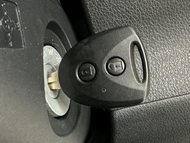 ハイゼットカーゴＤＸ　雹害車両　ＣＶＴ　１オーナー　ＥＴＣ　間仕切りカーテン雹害車両　１年保証　前後コーナーセンサー　ＣＶＴ車　ワンオーナー　ＥＴＣ　オートハイビーム　アイドリングストップ　キーレスエントリー　横滑り防止装置　ドアバイザー　間仕切りカーテン　両側スライドドア（兵庫県）の中古車