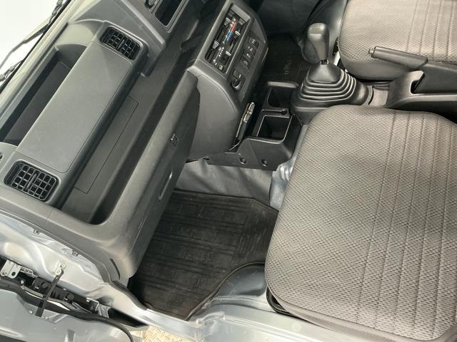 ハイゼットトラックスタンダードＳＡIIIｔ　４ＷＤ　５ＭＴ　ＥＴＣ　３方開走行無制限１年保証　４ＷＤ　バックソナー　ＭＴ車　ＥＴＣ　３方開　ゲートプロテクター　ＬＥＤヘッドライト　横滑り防止装置　オートライト　アクセサリーソケット　ラジオ　ラバーフロアマット（兵庫県）の中古車