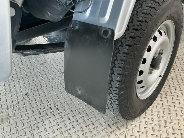 ハイゼットトラックスタンダードＳＡIIIｔ　４ＷＤ　５ＭＴ　ＥＴＣ　３方開走行無制限１年保証　４ＷＤ　バックソナー　ＭＴ車　ＥＴＣ　３方開　ゲートプロテクター　ＬＥＤヘッドライト　横滑り防止装置　オートライト　アクセサリーソケット　ラジオ　ラバーフロアマット（兵庫県）の中古車