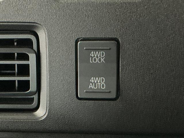 ハイゼットカーゴＤＸ　雹害車両　４ＷＤ　ＣＶＴ　ワンオーナー　ＥＴＣ　ラジオ雹害車両　１年保証　前後コーナーセンサー　４ＷＤ　ＣＶＴ車　ワンオーナー　ＥＴＣ　オートハイビーム　アイドリングストップ　キーレスエントリー　横滑り防止装置　ドアバイザー　ヘッドライトレベライザー（兵庫県）の中古車
