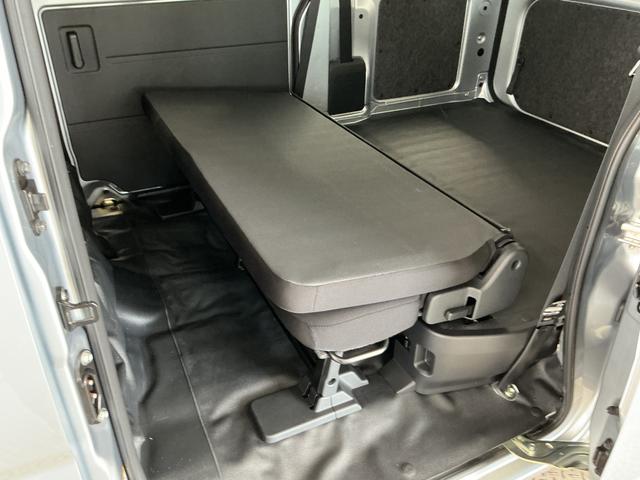 ハイゼットカーゴＤＸ　雹害車両　４ＷＤ　ＣＶＴ　ワンオーナー　ＥＴＣ　ラジオ雹害車両　１年保証　前後コーナーセンサー　４ＷＤ　ＣＶＴ車　ワンオーナー　ＥＴＣ　オートハイビーム　アイドリングストップ　キーレスエントリー　横滑り防止装置　ドアバイザー　ヘッドライトレベライザー（兵庫県）の中古車