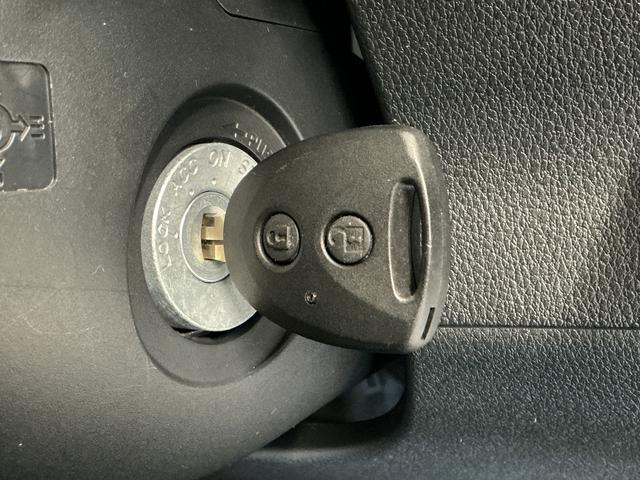 ハイゼットカーゴＤＸ　ＣＶＴ　前後コーナーセンサー　ラジオ　両側スライドドア走行無制限１年保証　前後コーナーセンサー　ＣＶＴ車　オートハイビーム　アイドリングストップ　キーレスエントリー　横滑り防止装置　ヘッドライトレベライザー　パワーウィンドウ　ラジオ　スマートアシスト（兵庫県）の中古車