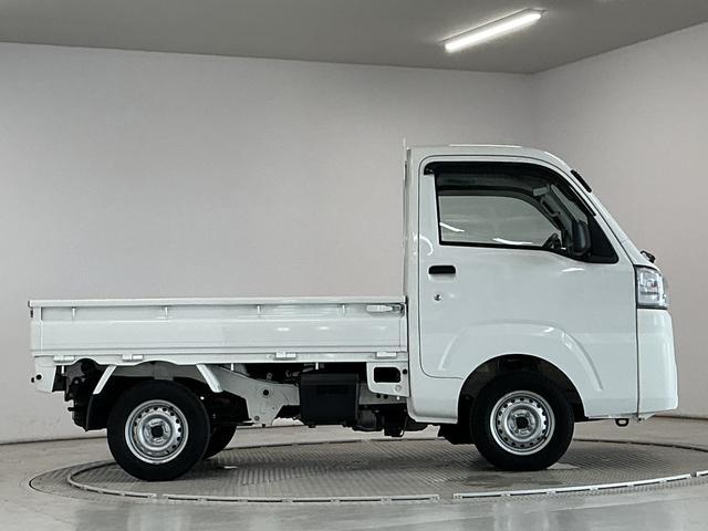 ハイゼットトラックスタンダード　５ＭＴ　３方開　ドアバイザー　オートライト走行無制限１年保証　ＭＴ車　オートライト　３方開　ドアバイザー　ヘッドライトレベライザー　ラジオ　アクセサリーソケット　マニュアルエアコン　スペアタイヤ　バッテリーカバー　ラバーフロアマット（兵庫県）の中古車