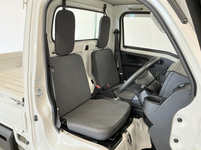 ハイゼットトラックスタンダード　５ＭＴ　３方開　ドアバイザー　オートライト走行無制限１年保証　ＭＴ車　オートライト　３方開　ドアバイザー　ヘッドライトレベライザー　ラジオ　アクセサリーソケット　マニュアルエアコン　スペアタイヤ　バッテリーカバー　ラバーフロアマット（兵庫県）の中古車