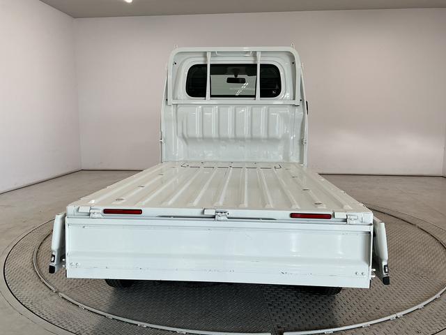ハイゼットトラックスタンダード　５ＭＴ　３方開　ドアバイザー　オートライト走行無制限１年保証　ＭＴ車　オートライト　３方開　ドアバイザー　ヘッドライトレベライザー　ラジオ　アクセサリーソケット　マニュアルエアコン　スペアタイヤ　バッテリーカバー　ラバーフロアマット（兵庫県）の中古車