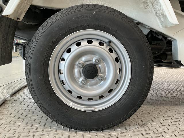 ハイゼットトラックスタンダード　５ＭＴ　３方開　ドアバイザー　オートライト走行無制限１年保証　ＭＴ車　オートライト　３方開　ドアバイザー　ヘッドライトレベライザー　ラジオ　アクセサリーソケット　マニュアルエアコン　スペアタイヤ　バッテリーカバー　ラバーフロアマット（兵庫県）の中古車