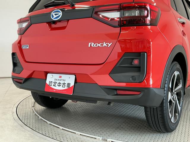 ロッキープレミアムＧ　ＨＥＶ　雹害車両　ワンオーナー　９インチナビ雹害車両　１年保証　ワンオーナー　ＥＴＣ　９インチナビＴＶ　ドラレコ　パノラマモニター　アダプティブクルーズコントロール　前後コーナーセンサー　前席シートヒーター　ＵＳＢ　１７インチ純正アルミホイール（兵庫県）の中古車