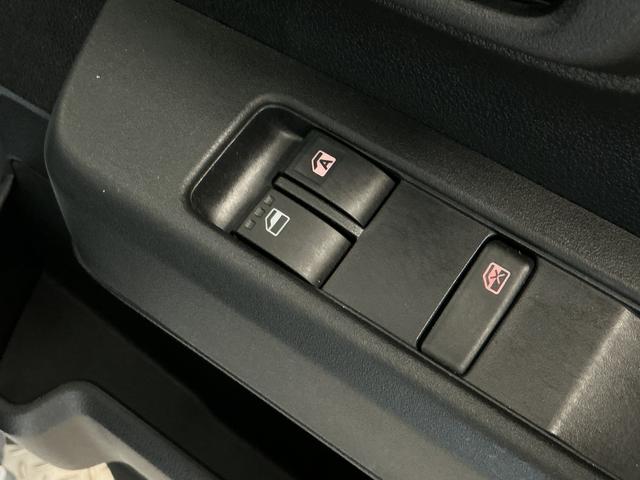 ハイゼットカーゴＤＸ　雹害車両　ＣＶＴ　１オーナー　ＥＴＣ　コーナーセンサー雹害車両　１年保証　前後コーナーセンサー　ＣＶＴ車　ワンオーナー　ＥＴＣ　オートハイビーム　アイドリングストップ　キーレスエントリー　横滑り防止装置　ヘッドライトレベライザー　ラジオ　間仕切りカーテン（兵庫県）の中古車