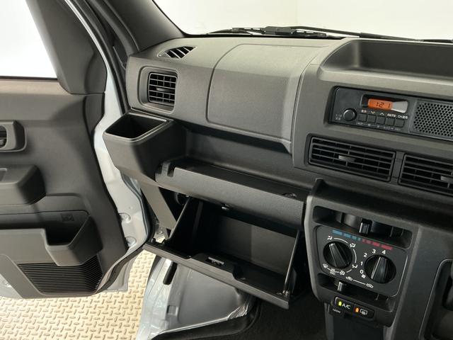 ハイゼットカーゴＤＸ　雹害車両　ＣＶＴ　１オーナー　ＥＴＣ　コーナーセンサー雹害車両　１年保証　前後コーナーセンサー　ＣＶＴ車　ワンオーナー　ＥＴＣ　オートハイビーム　アイドリングストップ　キーレスエントリー　横滑り防止装置　ヘッドライトレベライザー　ラジオ　間仕切りカーテン（兵庫県）の中古車