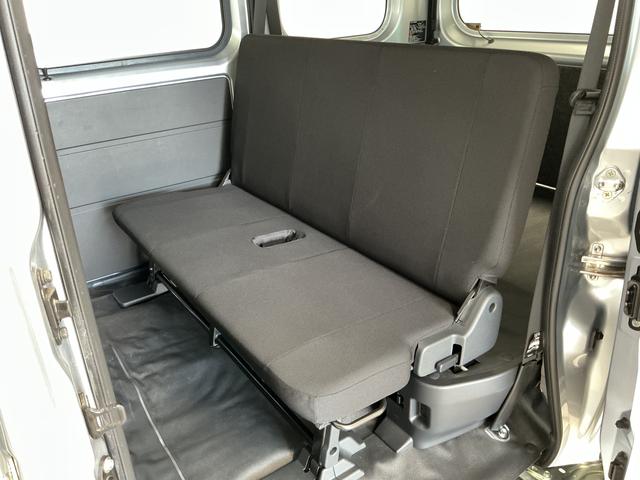 ハイゼットカーゴＤＸ　雹害車両　ＣＶＴ　１オーナー　ＥＴＣ　コーナーセンサー雹害車両　１年保証　前後コーナーセンサー　ＣＶＴ車　ワンオーナー　ＥＴＣ　オートハイビーム　アイドリングストップ　キーレスエントリー　横滑り防止装置　ヘッドライトレベライザー　ラジオ　間仕切りカーテン（兵庫県）の中古車