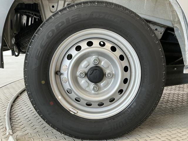 ハイゼットカーゴＤＸ　雹害車両　ＣＶＴ　１オーナー　ＥＴＣ　コーナーセンサー雹害車両　１年保証　前後コーナーセンサー　ＣＶＴ車　ワンオーナー　ＥＴＣ　オートハイビーム　アイドリングストップ　キーレスエントリー　横滑り防止装置　ヘッドライトレベライザー　ラジオ　間仕切りカーテン（兵庫県）の中古車