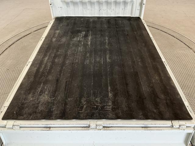 ハイゼットトラックスペシャル　５ＭＴ　３方開　ゲートプロテクター　荷台マット走行無制限１年保証　ＭＴ車　荷台マット　３方開　ゲートプロテクター　ドアバイザー　ヘッドライトレベライザー　リアゲートチェーン　ラジオ　スペアタイヤ　バッテリーカバー　ラバーフロアマット（兵庫県）の中古車