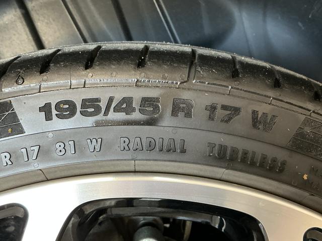 スイフトスポーツベースグレード　禁煙　１オーナー　ナビＴＶ　ＥＴＣ　クルコン１年保証　禁煙車　ワンオーナー　ＥＴＣ　ナビＴＶ　アダプティブクルーズコントロール　コーナーセンサー　シートヒーター　パドルシフト　ＤＶＤ　ＵＳＢ接続　Ｂｌｕｅｔｏｏｔｈ　１７インチアルミホイール（兵庫県）の中古車