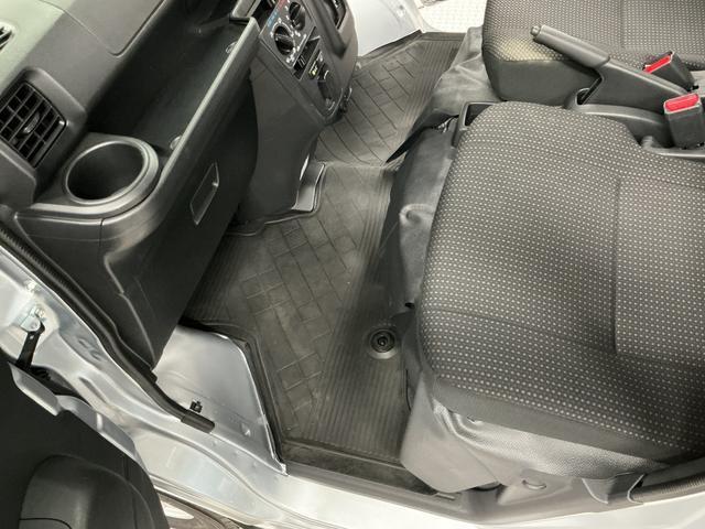ハイゼットカーゴデラックスSAIII AT リアコーナーセンサー ラジオ走行無制限1年保証 リアコーナーセンサー AT車 オートハイビーム LEDヘッドライト アイドリングストップ 横滑り防止装置 キーレス ドアバイザー ヘッドライトレベライザー 間仕切りカーテン ラジオ(兵庫県)の中古車