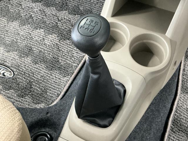 ミラXスペシャル 4WD 5MT CDオーディオ キーレス走行無制限1年保証 キーレスエントリー 4WD MT車 CDオーディオ ドアバイザー ヘッドライトレベライザー アクセサリーソケット マニュアルエアコン テンパータイヤ 衝突安全ボディ ラゲッジマット(兵庫県)の中古車