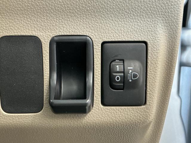 ミラXスペシャル 4WD 5MT CDオーディオ キーレス走行無制限1年保証 キーレスエントリー 4WD MT車 CDオーディオ ドアバイザー ヘッドライトレベライザー アクセサリーソケット マニュアルエアコン テンパータイヤ 衝突安全ボディ ラゲッジマット(兵庫県)の中古車