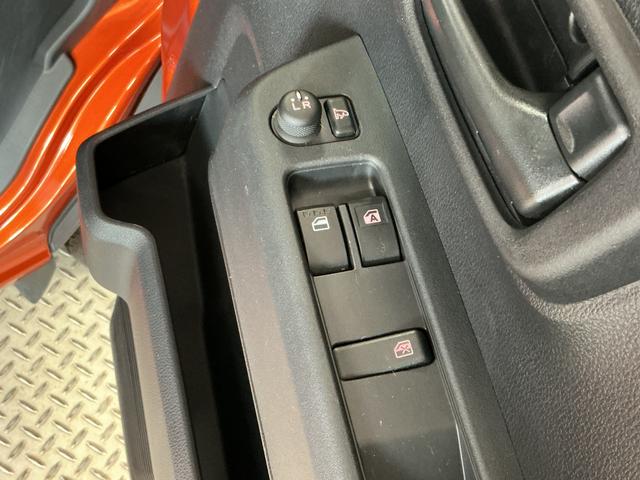 ハイゼットカーゴクルーズ　ＣＶＴ　禁煙　ワンオーナー　前後コーナーセンサー走行無制限１年保証　前後コーナーセンサー　禁煙車　ワンオーナー　オートハイビーム　アイドリングストップ　プッシュスタート　横滑り防止装置　ドアバイザー　ヘッドライトレベライザー　電動格納ドアミラー（兵庫県）の中古車