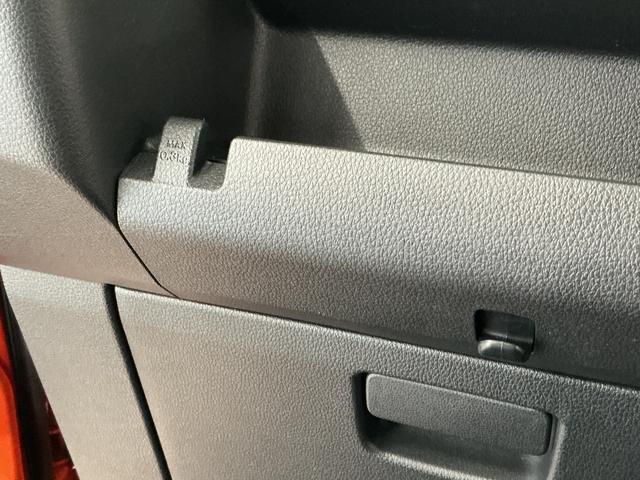 ハイゼットカーゴクルーズ　ＣＶＴ　禁煙　ワンオーナー　前後コーナーセンサー走行無制限１年保証　前後コーナーセンサー　禁煙車　ワンオーナー　オートハイビーム　アイドリングストップ　プッシュスタート　横滑り防止装置　ドアバイザー　ヘッドライトレベライザー　電動格納ドアミラー（兵庫県）の中古車