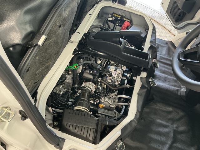 ハイゼットカーゴ2シータークリーン 禁煙 CVT コーナーセンサー キーレス走行無制限1年保証 乗車定員2名 前後コーナーセンサー 禁煙車 CVT車 オートハイビーム アイドリングストップ キーレスエントリー 横滑り防止装置 ドアバイザー ヘッドライトレベライザー ラジオ(兵庫県)の中古車