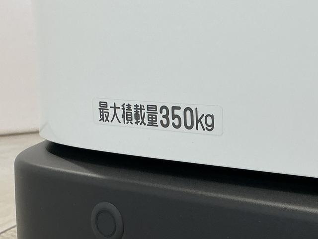 ハイゼットカーゴ2シータークリーン 禁煙 CVT コーナーセンサー キーレス走行無制限1年保証 乗車定員2名 前後コーナーセンサー 禁煙車 CVT車 オートハイビーム アイドリングストップ キーレスエントリー 横滑り防止装置 ドアバイザー ヘッドライトレベライザー ラジオ(兵庫県)の中古車