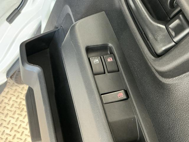 ハイゼットカーゴ2シータークリーン 禁煙 CVT コーナーセンサー キーレス走行無制限1年保証 乗車定員2名 前後コーナーセンサー 禁煙車 CVT車 オートハイビーム アイドリングストップ キーレスエントリー 横滑り防止装置 ドアバイザー ヘッドライトレベライザー ラジオ(兵庫県)の中古車