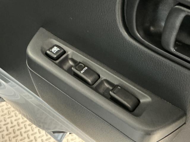 ハイゼットトラックスタンダード 4WD AT 禁煙 ワンオーナー ラジオ走行無制限1年保証 禁煙車 ワンオーナー 4WD AT車 キーレスエントリー オートライト 3方開 ゲートプロテクター ドアバイザー ヘッドライトレベライザー アクセサリーソケット スペアタイヤ(兵庫県)の中古車