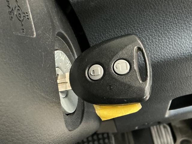 ハイゼットトラックスタンダード 4WD AT 禁煙 ワンオーナー ラジオ走行無制限1年保証 禁煙車 ワンオーナー 4WD AT車 キーレスエントリー オートライト 3方開 ゲートプロテクター ドアバイザー ヘッドライトレベライザー アクセサリーソケット スペアタイヤ(兵庫県)の中古車