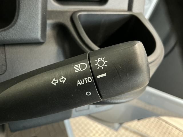 ハイゼットトラックスタンダード 4WD AT 禁煙 ワンオーナー ラジオ走行無制限1年保証 禁煙車 ワンオーナー 4WD AT車 キーレスエントリー オートライト 3方開 ゲートプロテクター ドアバイザー ヘッドライトレベライザー アクセサリーソケット スペアタイヤ(兵庫県)の中古車