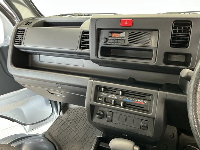 ハイゼットトラックスタンダード 4WD AT 禁煙 ワンオーナー ラジオ走行無制限1年保証 禁煙車 ワンオーナー 4WD AT車 キーレスエントリー オートライト 3方開 ゲートプロテクター ドアバイザー ヘッドライトレベライザー アクセサリーソケット スペアタイヤ(兵庫県)の中古車
